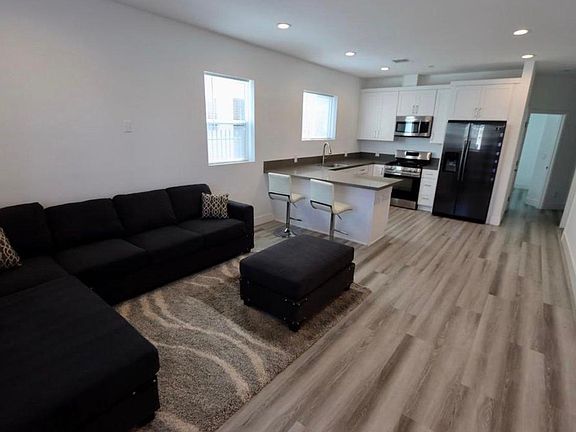 2nd image of 1186 W 38th St
