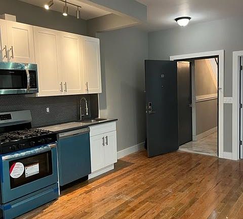 2nd image of 1252 Stratford Ave #2R