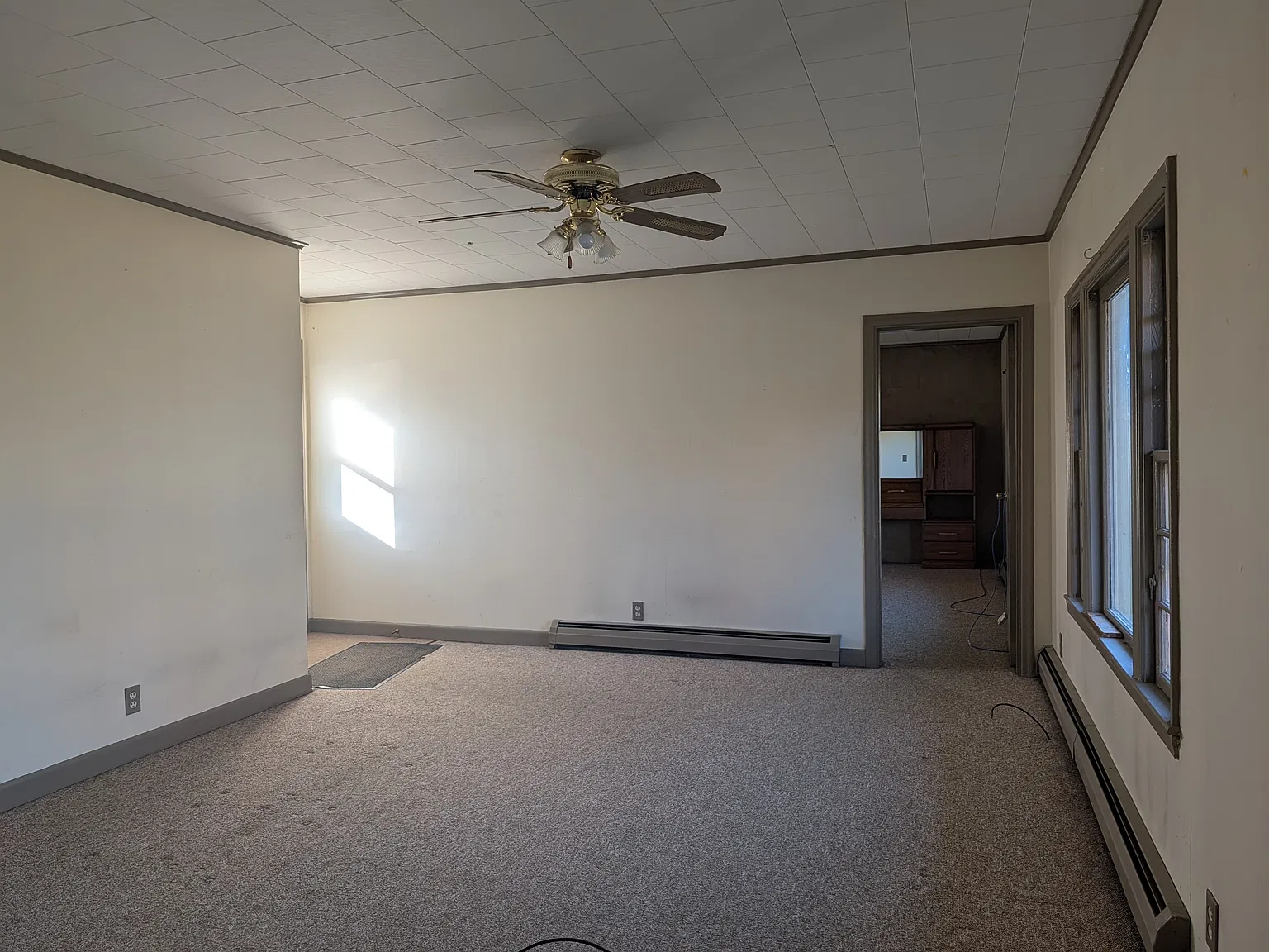 1 bed, 1050 sqft, $1,050 — Photo 4