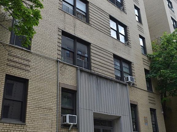 2nd image of 205 Pinehurst Ave APT 4K