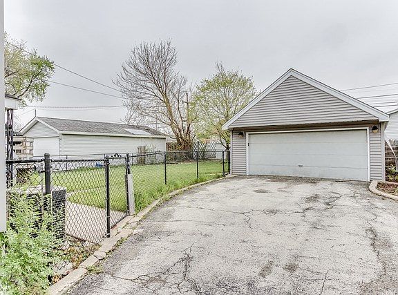 2nd image of 119 Parkview Dr