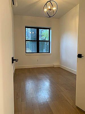 5th image of 826 Saint Johns Pl #1R