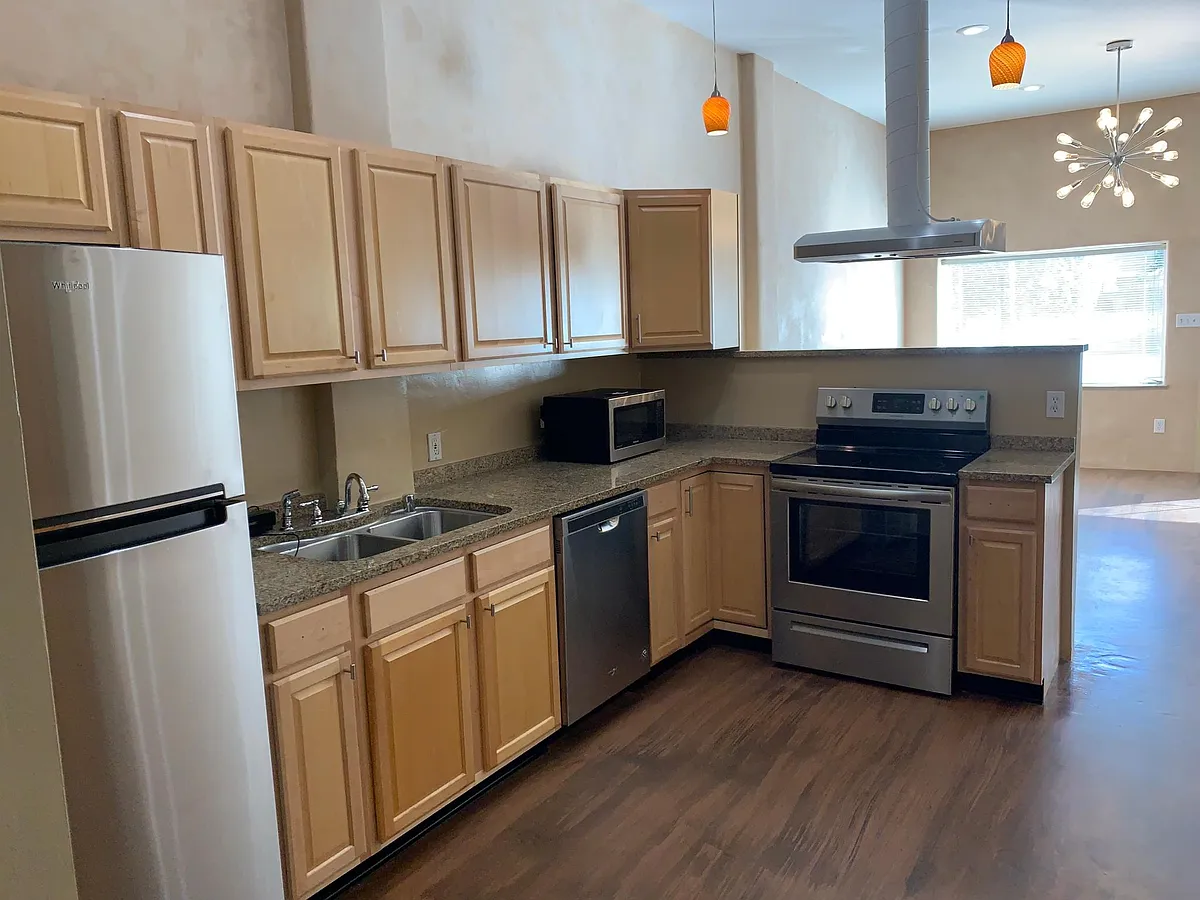 Building Photo - 409 Tijeras Ave NE