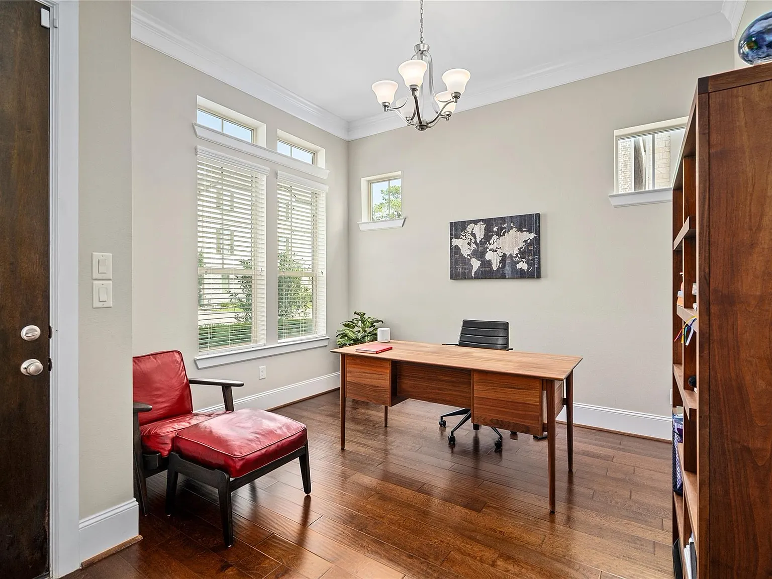 3 bed, 3.5 bath, 3177 sqft, $4,500 — Photo 3