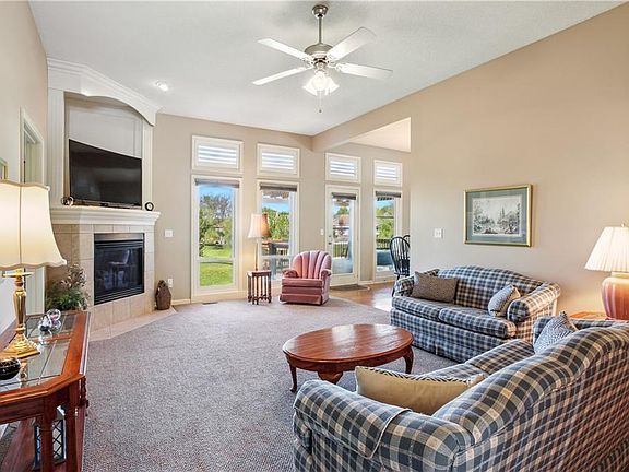 2nd image of 3013 Emerald Ct
