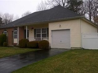 50 Chardonnay Dr, Coram, NY 11727