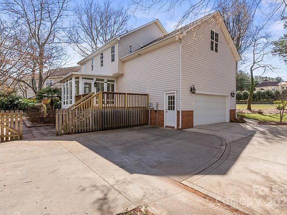 3rd image of 212 Catalina Dr