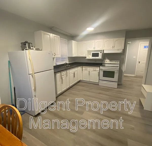 260 Lansdowne St W — Photo 7