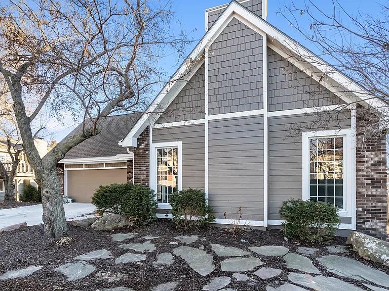 15111 Farnam Cir — Photo 18
