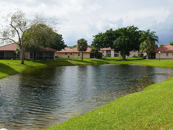 4th image of 9861 Three Lakes Cir