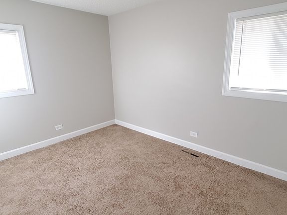 5th image of 203 E Hawthorne Dr