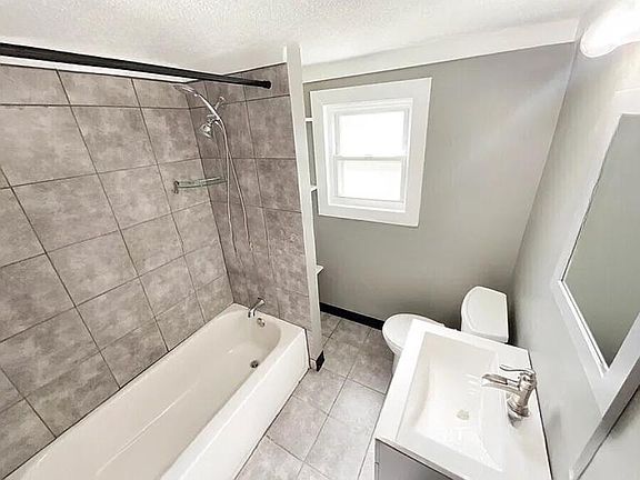 3rd image of 163 Crescent Gardens Dr