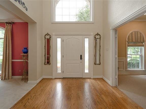 4th image of 301 Sterling Ct