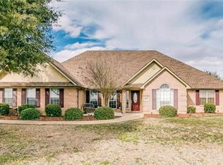 2511 Lakeshore Dr, Cleburne, TX 76033