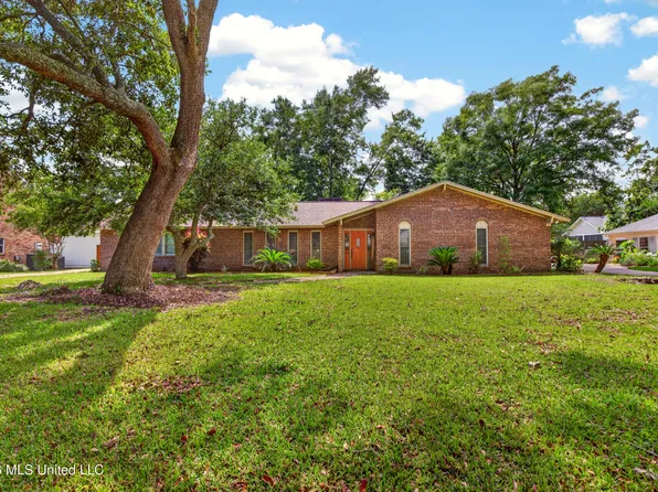 43 Greenbriar Dr, Gulfport, MS 39507