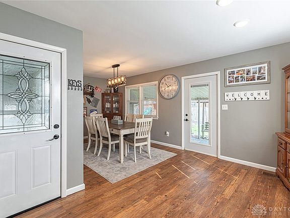 4th image of 405 Enxing Ave