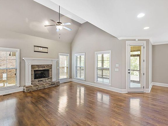 5th image of 758 Rolling Creek Dr