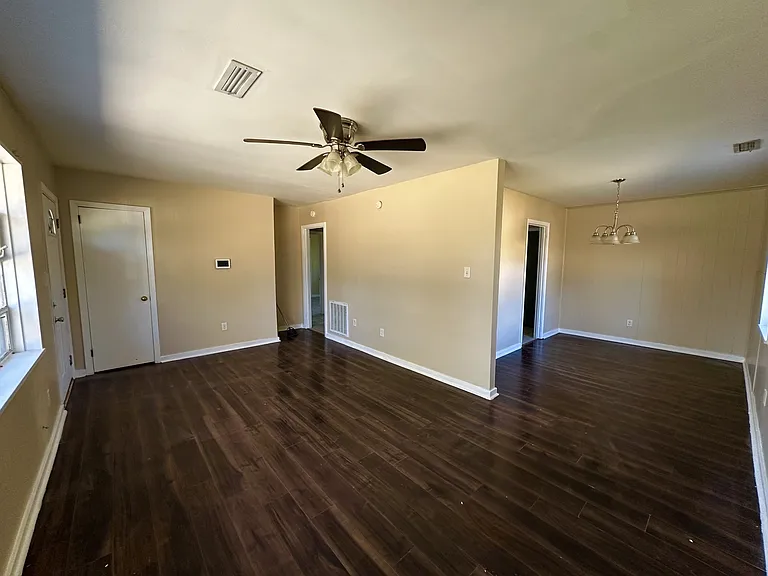 408 Midway St — Photo 2