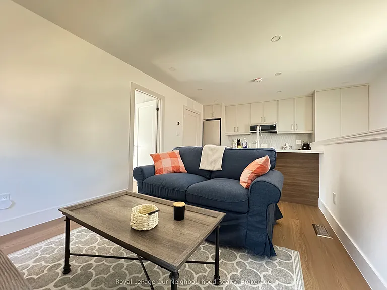 26 Cardrew St #COACH — Photo 6