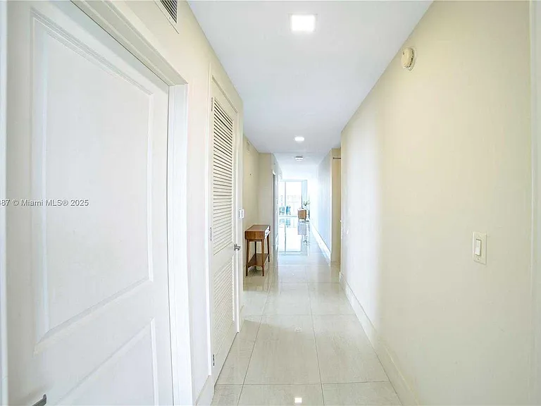Sunny Isles Blvd — Photo 14