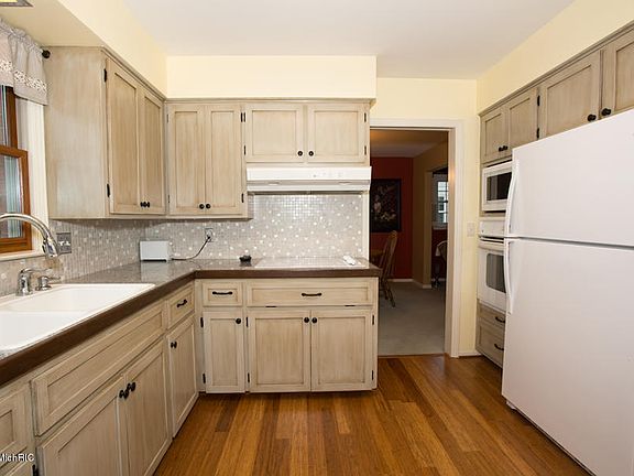 5th image of 1801 Sherwood Dr SE