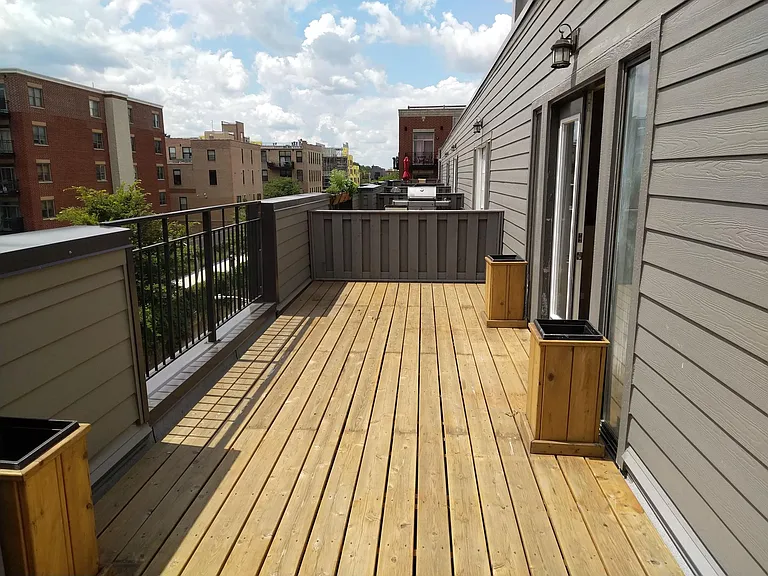 2310 W Bloomingdale Ave — Photo 8