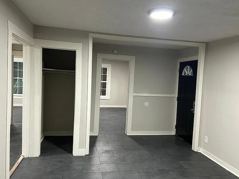 2626 Whitman Ave — Photo 5