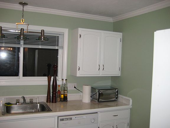5th image of 96 Highwood Dr