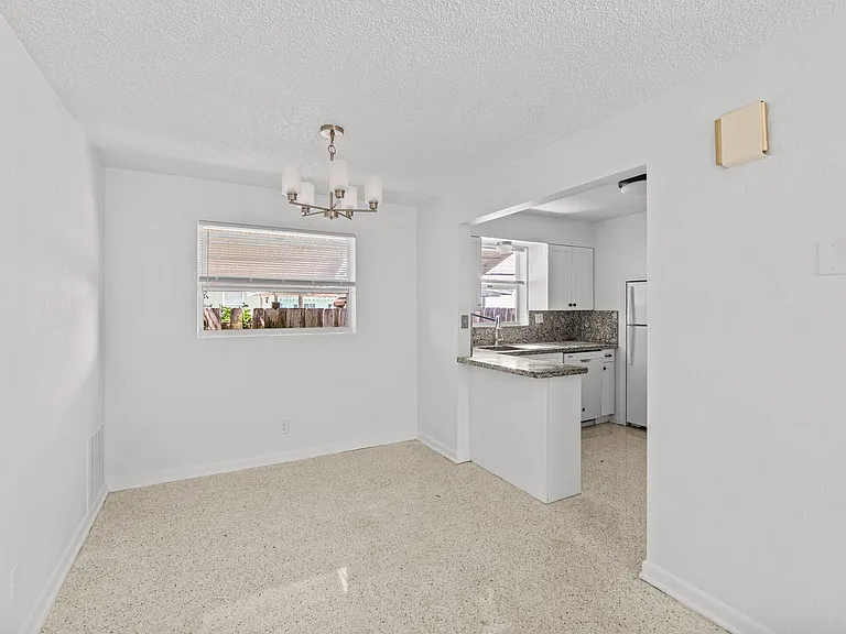 211 Sunrise Ave #5 — Photo 8