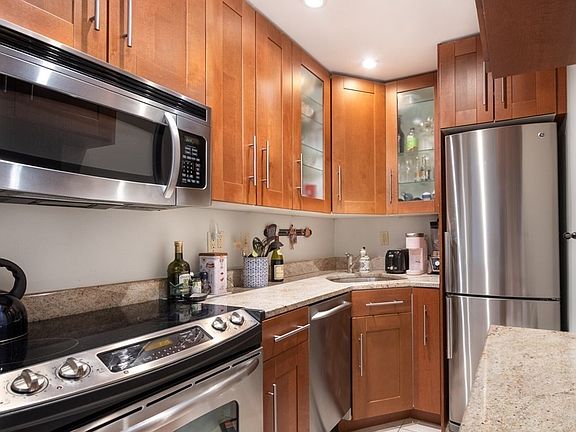 5th image of 54 Myrtle St APT 5