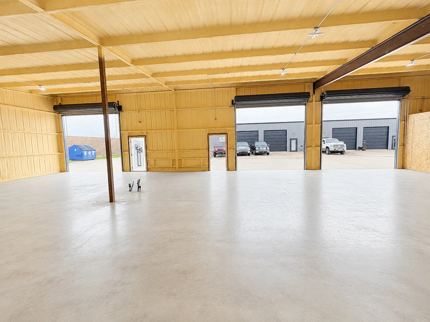 1 bed, 3000 sqft, $2,200 — Photo 2