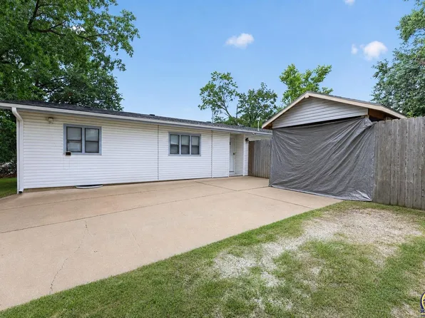 6711 SW Windsong Dr, Topeka, KS 66619