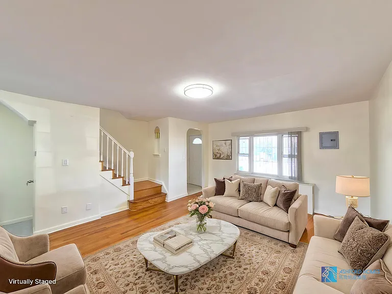 2152 Ford St — Photo 2