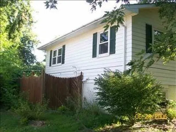 5132 SW 33rd St, Topeka, KS 66614