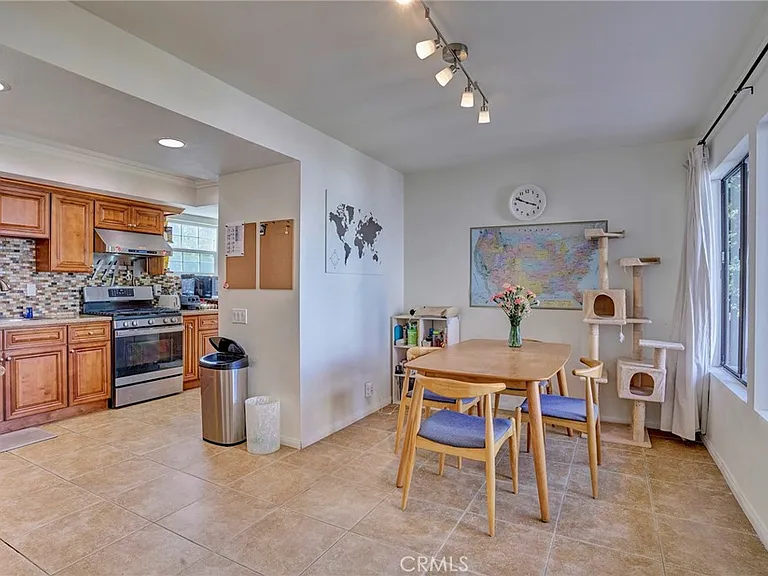 1409 Lakeside Ln — Photo 14