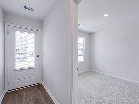 4th image of 6017 Edgemont Ct