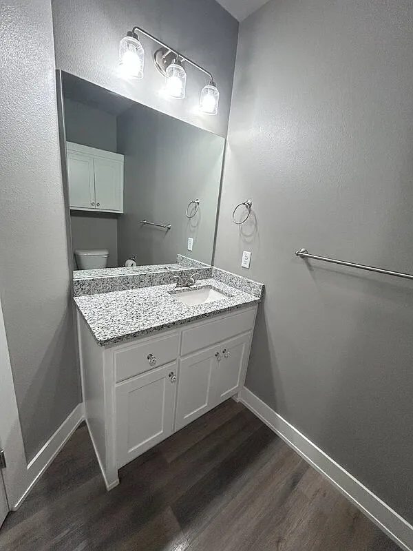 3 bed, 2.5 bath, 1900 sqft, $2,000 — Photo 3