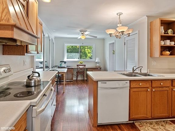 5th image of 9336 Crawford Ave
