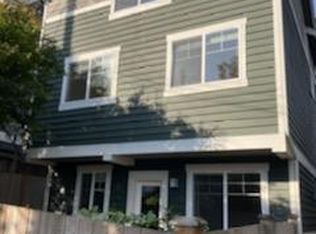 916 N 74th St APT A, Seattle, WA 98103