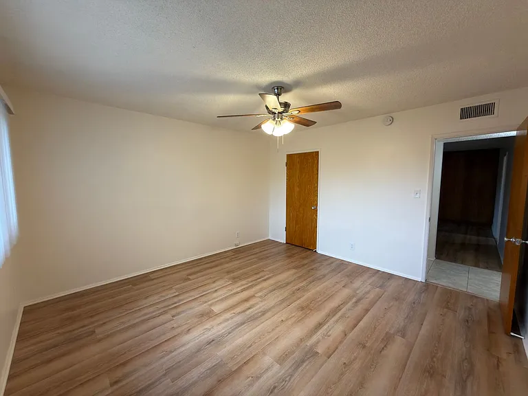304 E Almond Ave — Photo 11