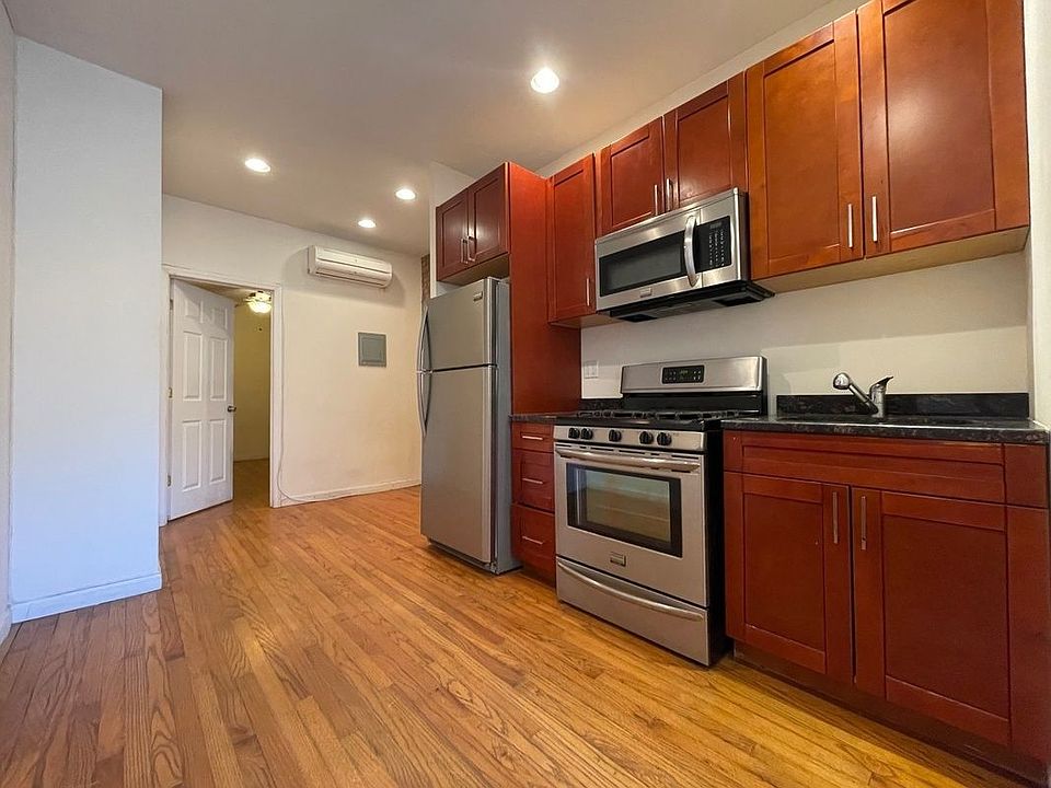 1st image of 670 Lincoln Pl #2A