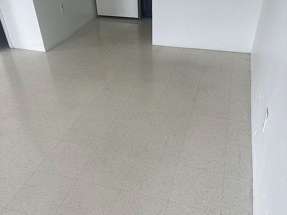 4th image of 1400 Douglas Rd #17