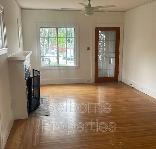 1424 E 20th St — Photo 17