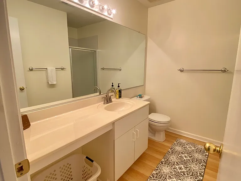 1110 Queens Xing — Photo 21
