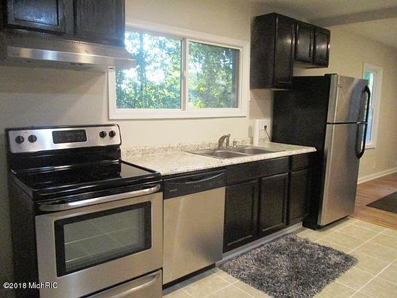 5th image of 225 Hughes St