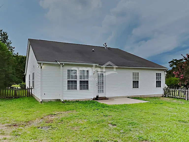 114 Elgin Ln — Photo 20