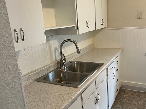 5th image of 2712 Sylvan Dr W