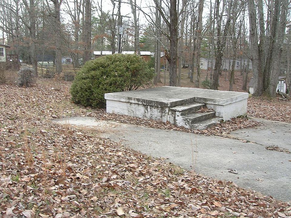 2nd image of 15 Robin Hood Ct