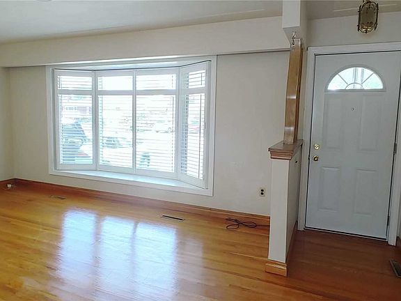 3rd image of 11 Southill Dr