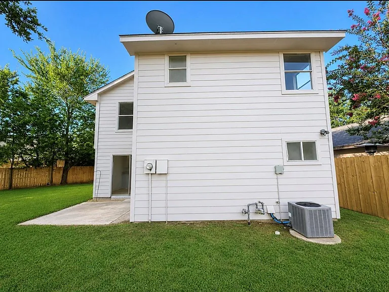 6706 Dinner Creek Ct — Photo 11